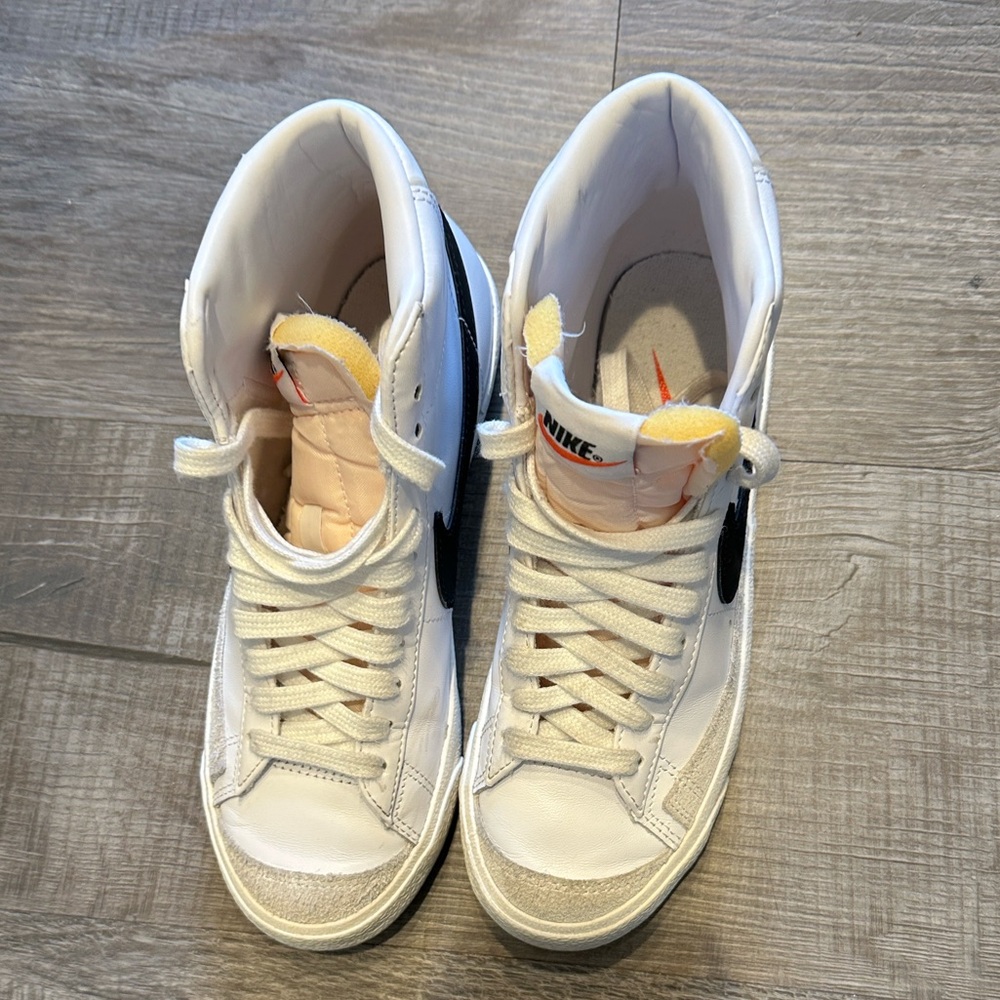 Women’s Nikes blazers size 6 White and Black High-Top Sneakers - Picture 5 of 8